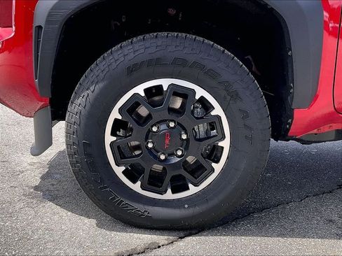 Used 2025 Toyota Tacoma TRD Off-Road AWD/4WD image 7