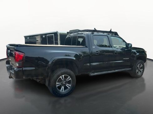 Used 2019 Toyota Tacoma SR5 AWD/4WD image 3
