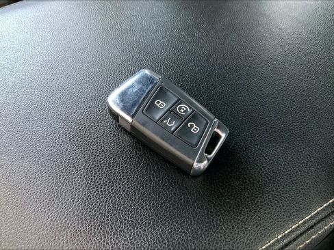 Used 2023 Volkswagen Atlas Cross Sport SEL Premium R-Line AWD/4WD image 15