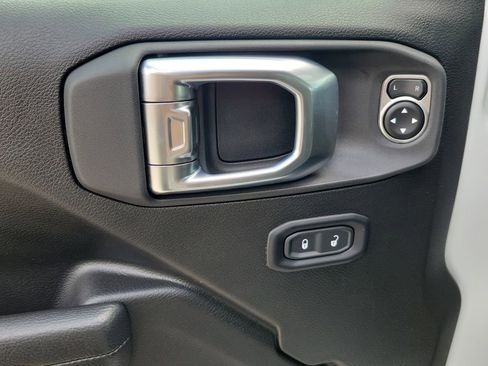 Certified 2025 Jeep Gladiator Sport image 20