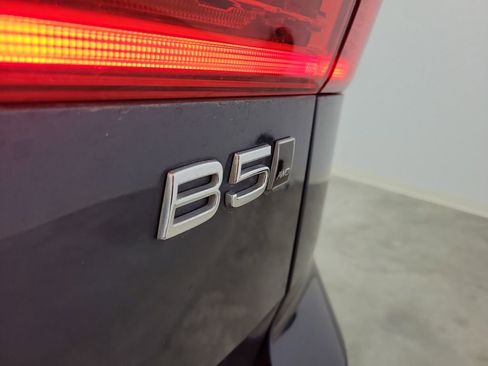 Certified 2024 Volvo XC60 B5 Plus w/ Protection Package Premier image 8