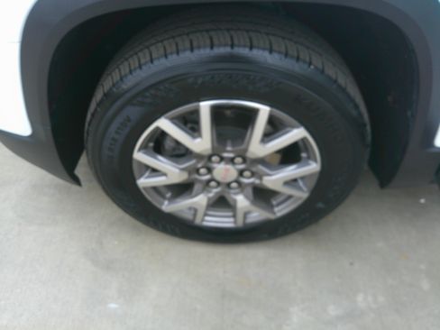 Used 2021 GMC Acadia SLT w/ Technology Package image 16