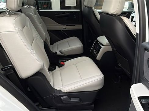 New 2026 Lincoln Aviator AWD image 11