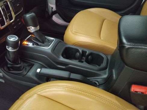 Used 2018 Jeep Wrangler Unlimited Sport S AWD/4WD image 26