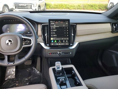 Used 2025 Volvo XC90 B6 Ultra w/ Protection Package Premier image 13