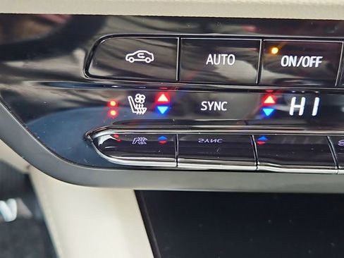Used 2023 Buick Envision Avenir AWD/4WD image 49