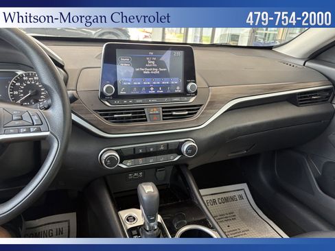 Used 2024 Nissan Altima 2.5 SV FWD image 21