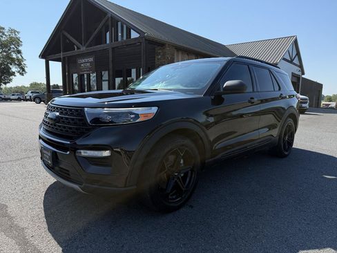 Used 2021 Ford Explorer XLT w/ Equipment Group 202A RWD image 2