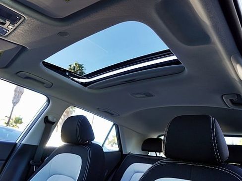 New 2026 Hyundai Venue SEL image 19