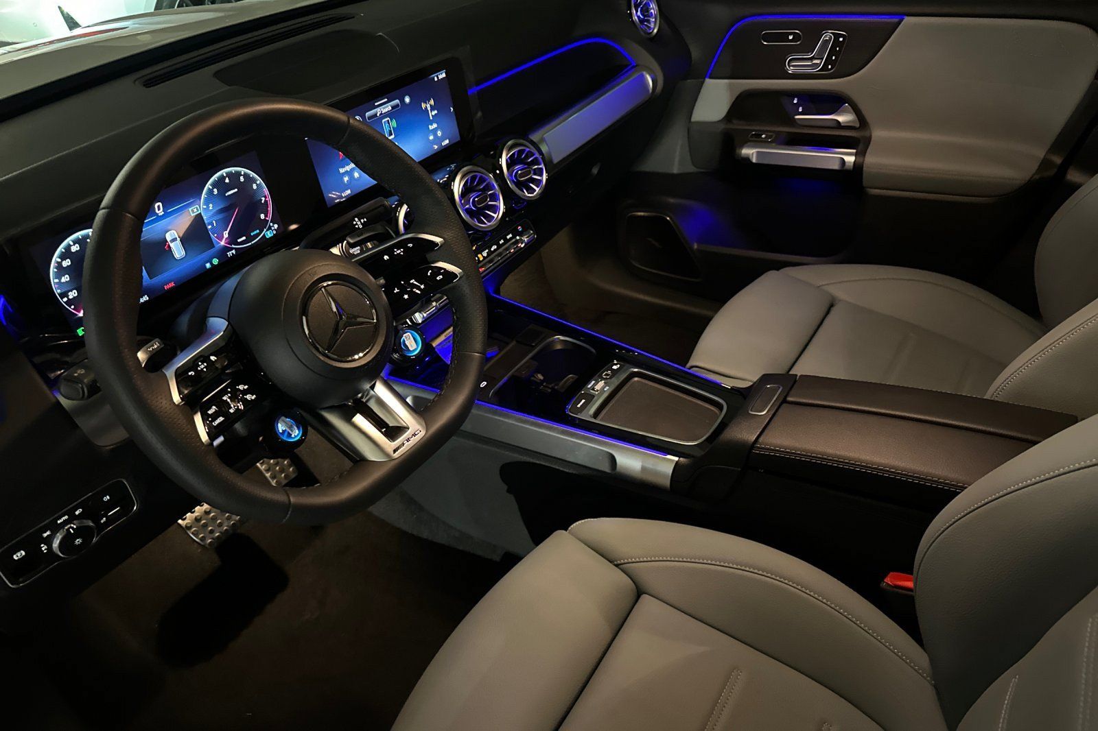 New 2026 Mercedes-Benz GLB 35 AMG 4MATIC image 9