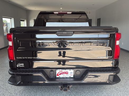 Used 2020 Chevrolet Silverado 1500 Custom w/ Custom 2.7L Value Package AWD/4WD image 3