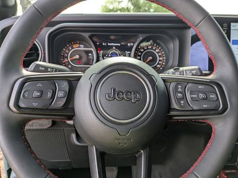 Used 2024 Jeep Wrangler Unlimited Rubicon AWD/4WD image 15
