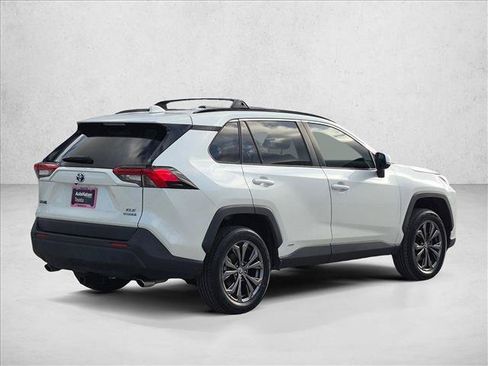 Used 2022 Toyota RAV4 XLE Premium AWD/4WD image 5