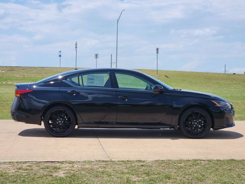 New 2026 Nissan Altima 2.5 SR FWD image 7