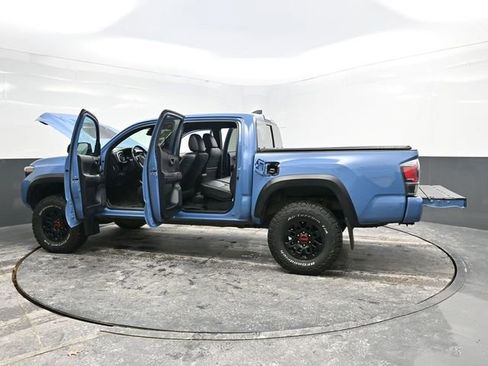 Used 2018 Toyota Tacoma SR image 43