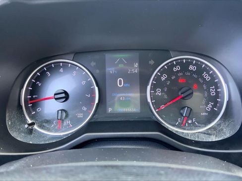 Used 2021 Toyota RAV4 LE FWD image 25