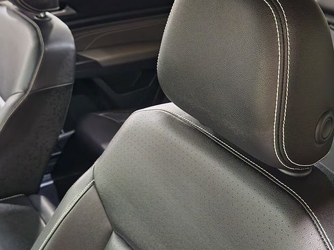 Used 2023 Volkswagen Atlas SE image 34