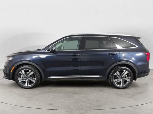Used 2023 Kia Sorento EX image 2
