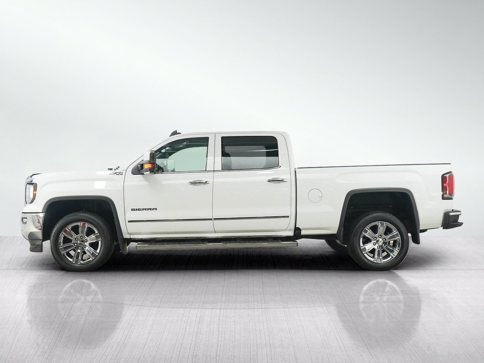 Used 2018 GMC Sierra 1500 SLT AWD/4WD image 2