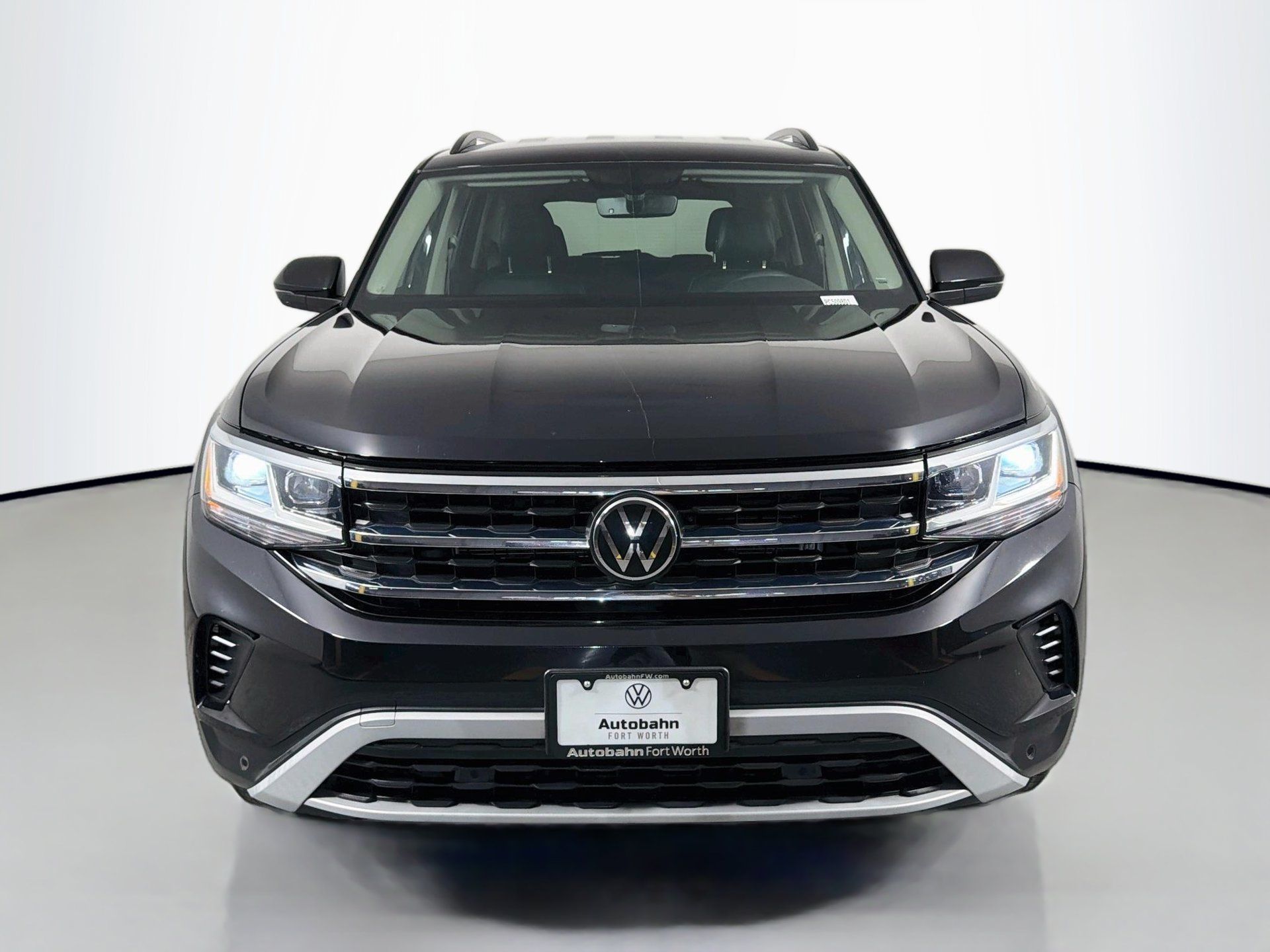 Used 2023 Volkswagen Atlas SE w/ Black Wheel Package FWD image 2