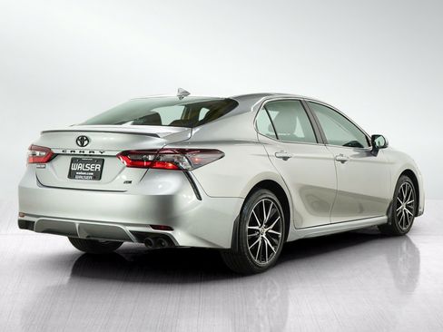 Used 2024 Toyota Camry SE FWD image 5