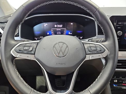 Certified 2025 Volkswagen Taos SE FWD image 21