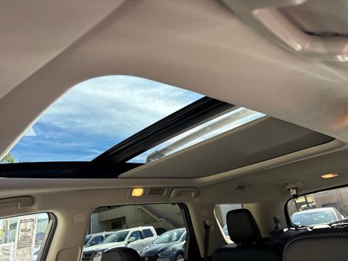 New 2025 Nissan Pathfinder SL w/ SL Premium Package image 8