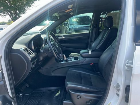 Used 2022 Jeep Grand Cherokee Laredo X RWD image 9