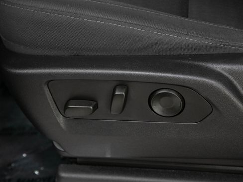 Used 2023 Chevrolet Silverado 1500 LT AWD/4WD image 24