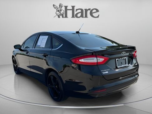 Used 2016 Ford Fusion SE FWD image 3