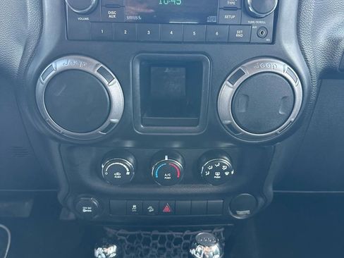 Used 2015 Jeep Wrangler Unlimited Sport w/ Connectivity Group AWD/4WD image 16