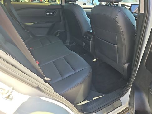 Used 2023 Nissan Rogue SL FWD image 12