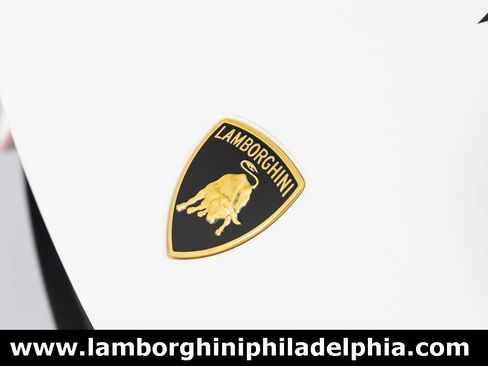 Used 2024 Lamborghini Revuelto image 41