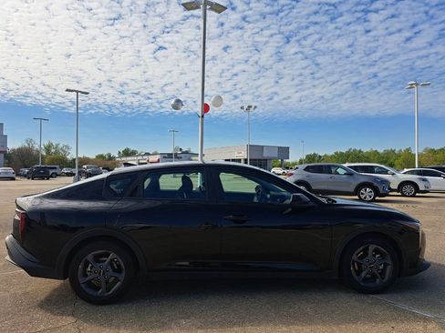 Used 2025 Kia K4 LXS image 4