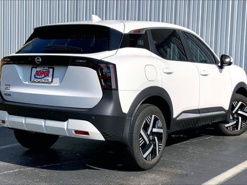 Used 2025 Nissan Kicks SV FWD image 10