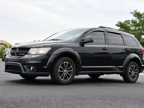 Used 2019 Dodge Journey SE w/ Connectivity Group FWD image 3