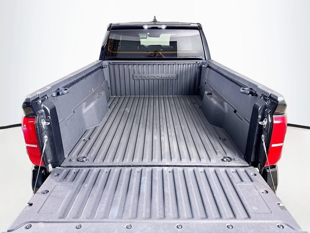Certified 2024 Toyota Tacoma SR5 AWD/4WD image 23