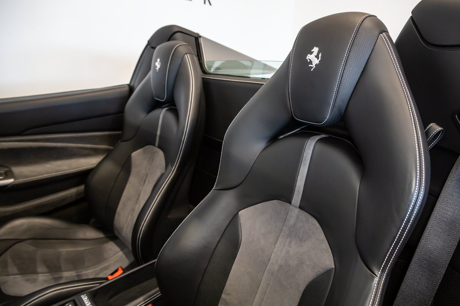Used 2021 Ferrari F8 Tributo RWD image 35