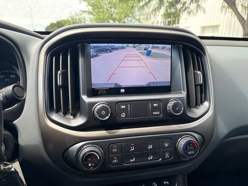 Used 2022 Chevrolet Colorado Z71 AWD/4WD image 19