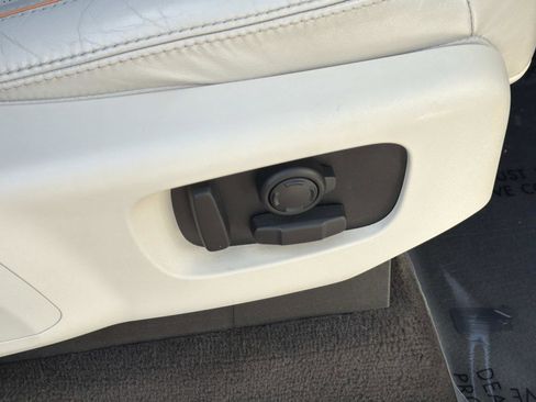 Used 2018 Land Rover Discovery HSE Luxury image 28