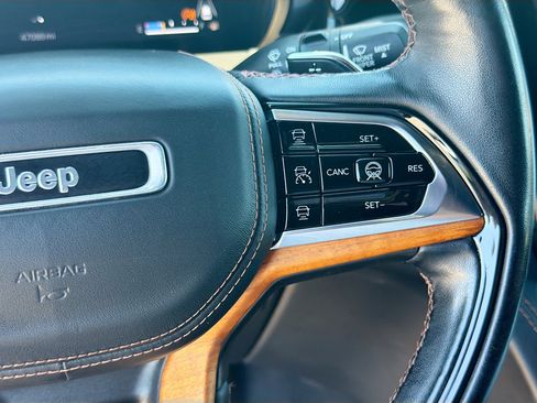 Used 2022 Jeep Grand Cherokee Summit AWD/4WD image 38