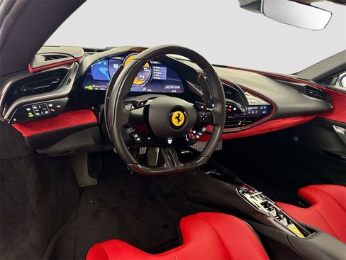 Used 2023 Ferrari SF90 Spider image 9