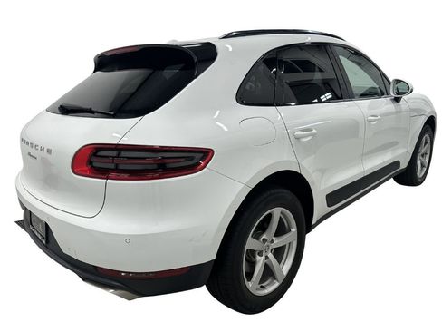 Used 2018 Porsche Macan AWD/4WD image 4