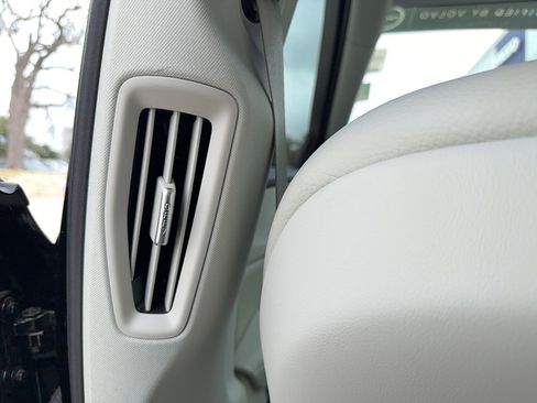 Certified 2023 Volvo S60 T8 Plus image 17