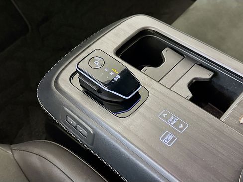 Used 2024 Nissan Ariya AWD image 25