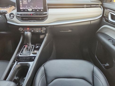 Used 2025 Jeep Compass Limited image 11