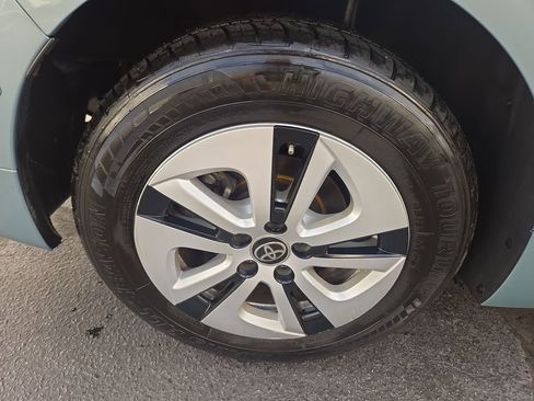 Used 2018 Toyota Prius Three image 25