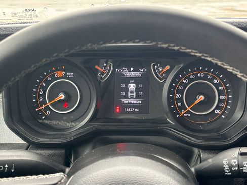 Used 2025 Jeep Wrangler Sport S image 36