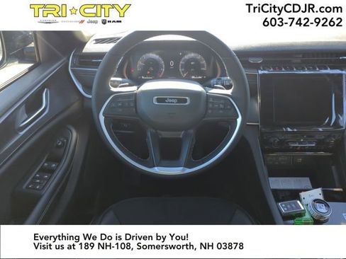 New 2025 Jeep Grand Cherokee L Altitude image 13