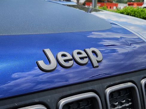 Used 2020 Jeep Renegade Trailhawk w/ Popular Equipment Group AWD/4WD image 35